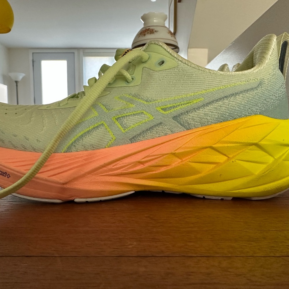 Asics NOVABLAST 4 Paris limited edition
